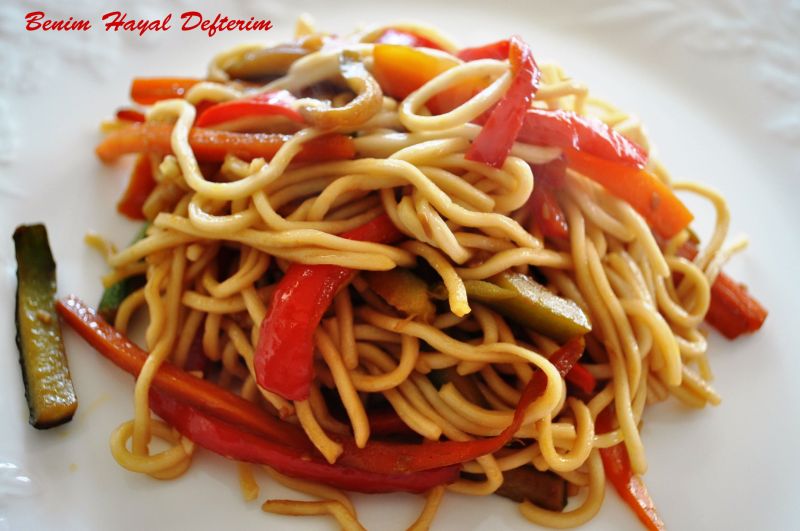 Sebzeli noodle