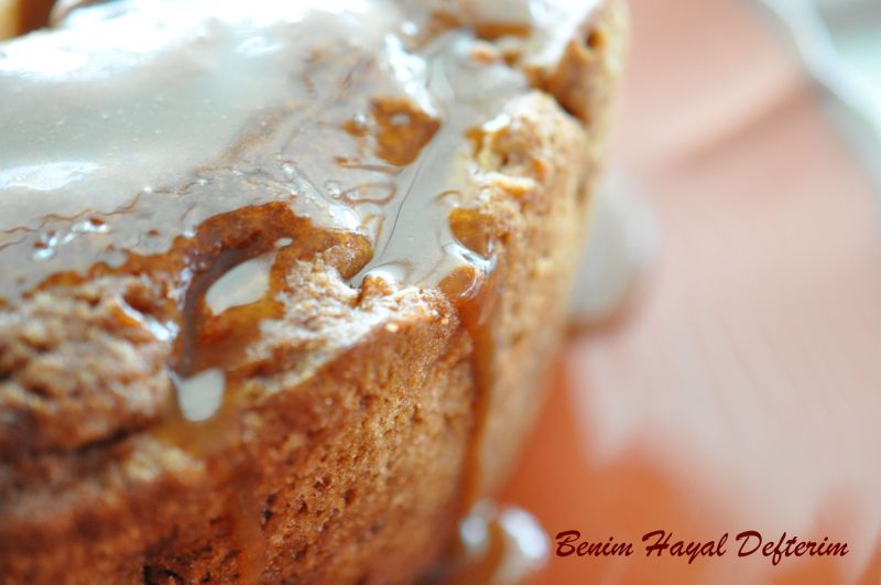Toffee soslu elmalı kek